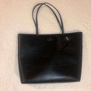 Kate Spade black cow leather purse w/ zip closure